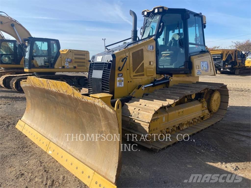 CAT D4 بلدوزرات مجنزرة
