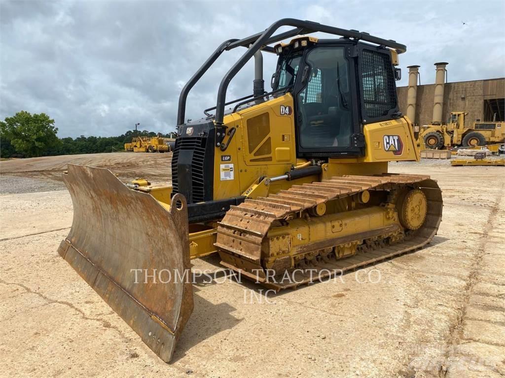 CAT D4 بلدوزرات مجنزرة