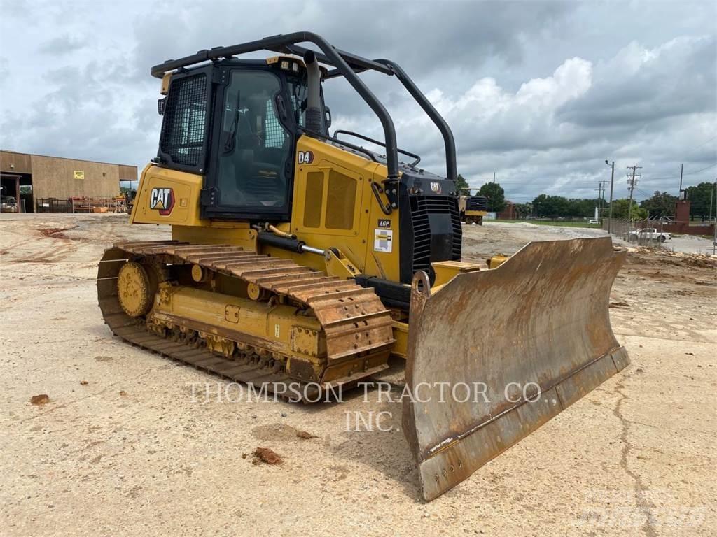 CAT D4 بلدوزرات مجنزرة