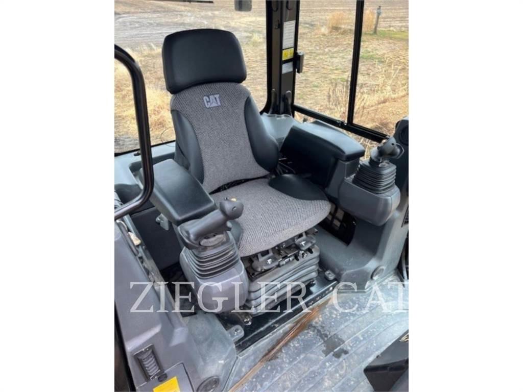 CAT D4 بلدوزرات مجنزرة