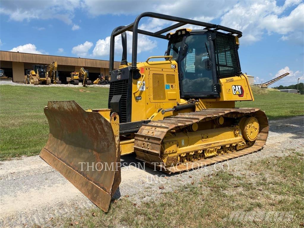 CAT D4 بلدوزرات مجنزرة