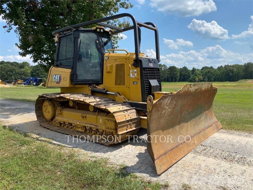 CAT D4 بلدوزرات مجنزرة