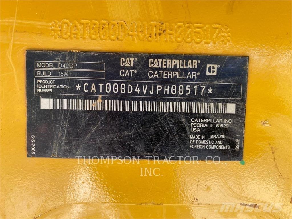 CAT D4 بلدوزرات مجنزرة