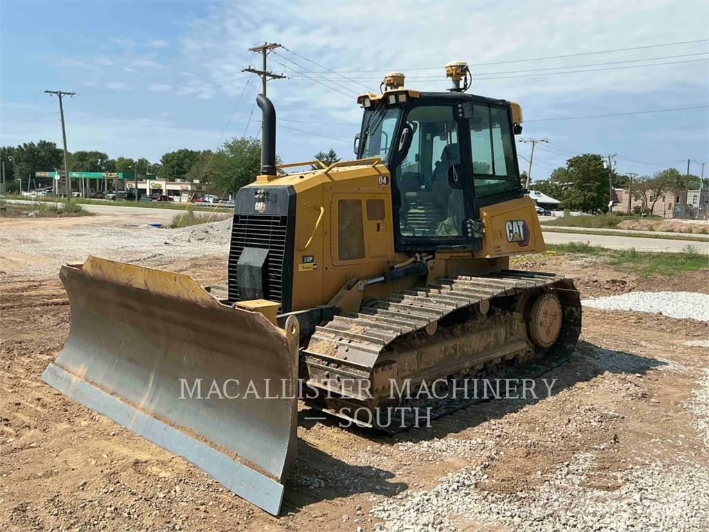 CAT D4 بلدوزرات مجنزرة
