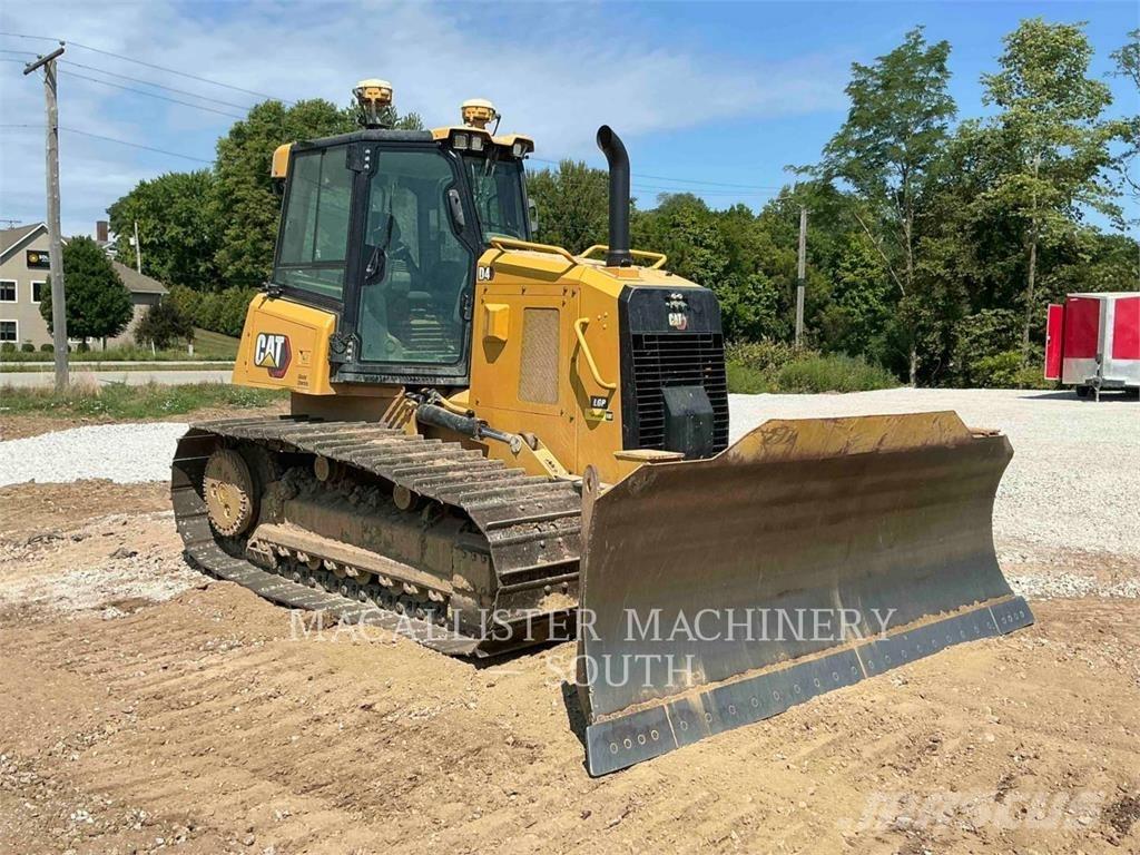 CAT D4 بلدوزرات مجنزرة