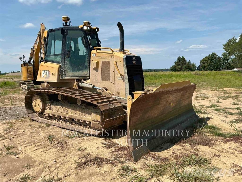 CAT D4 بلدوزرات مجنزرة