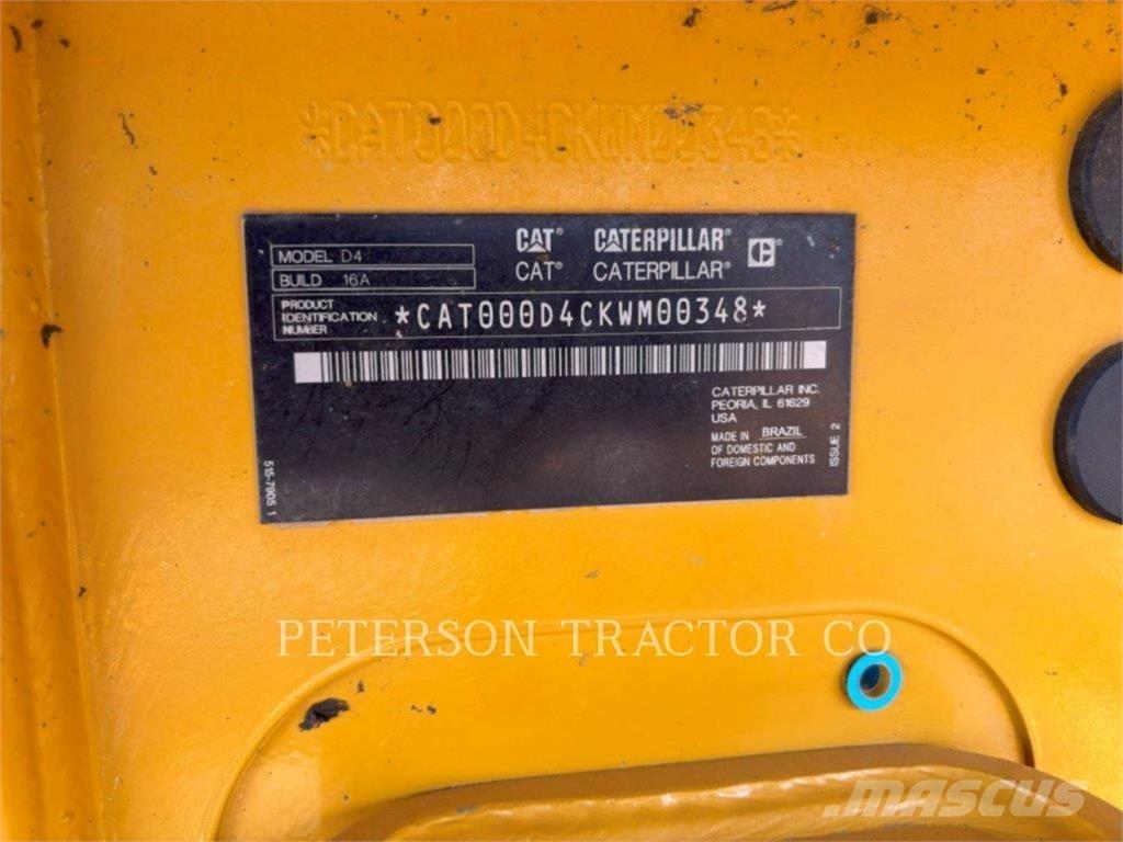 CAT D4 بلدوزرات مجنزرة