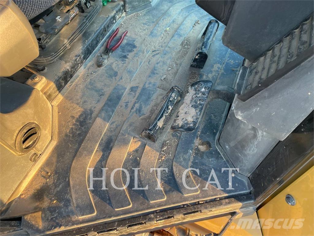 CAT D4-15VP بلدوزرات مجنزرة