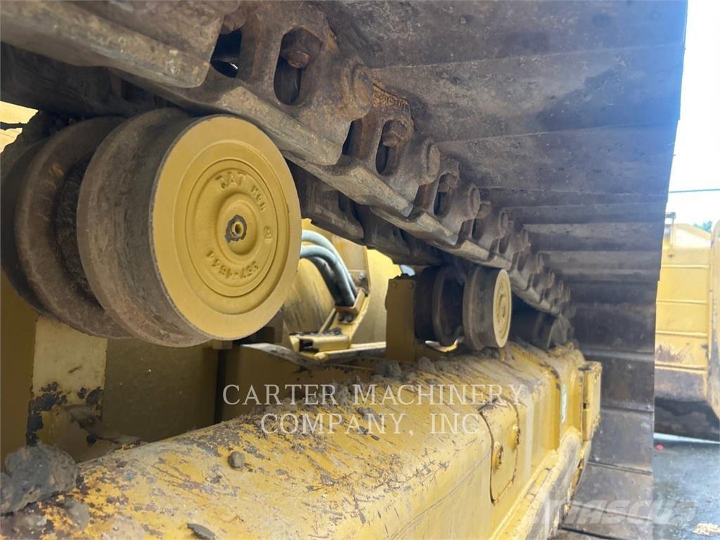 CAT D4-15VPLGP بلدوزرات مجنزرة