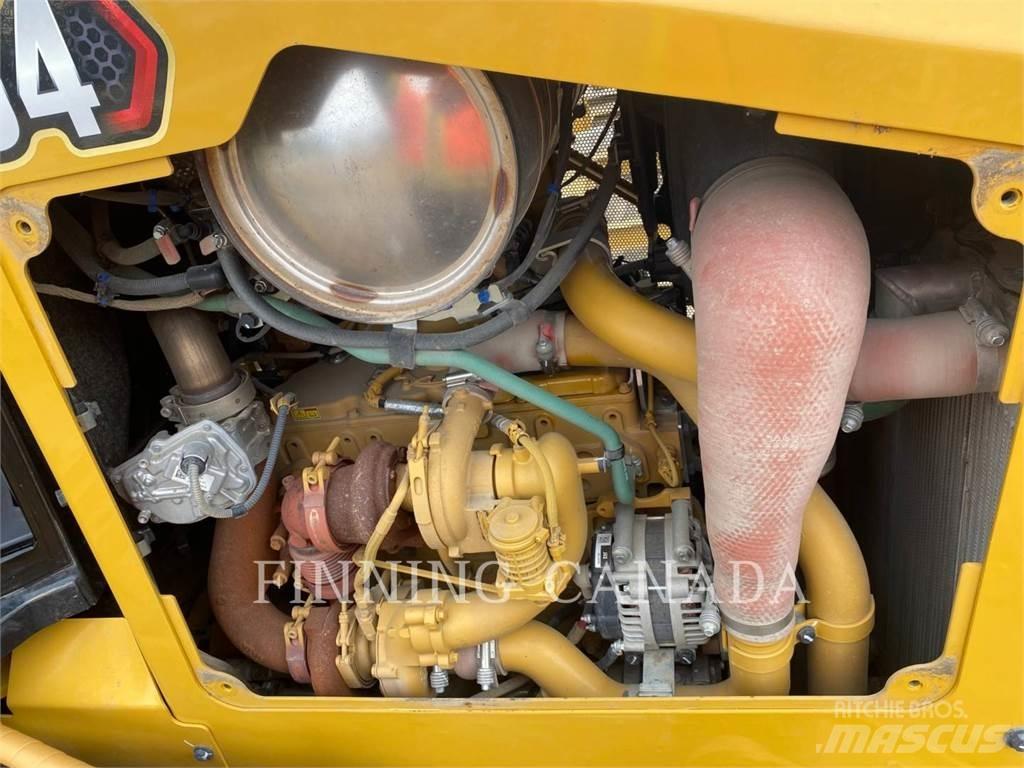 CAT D4-16 بلدوزرات مجنزرة