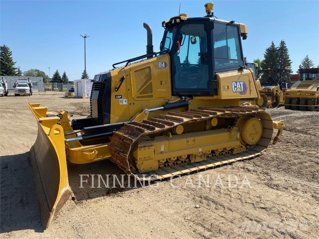 CAT D4-16 بلدوزرات مجنزرة