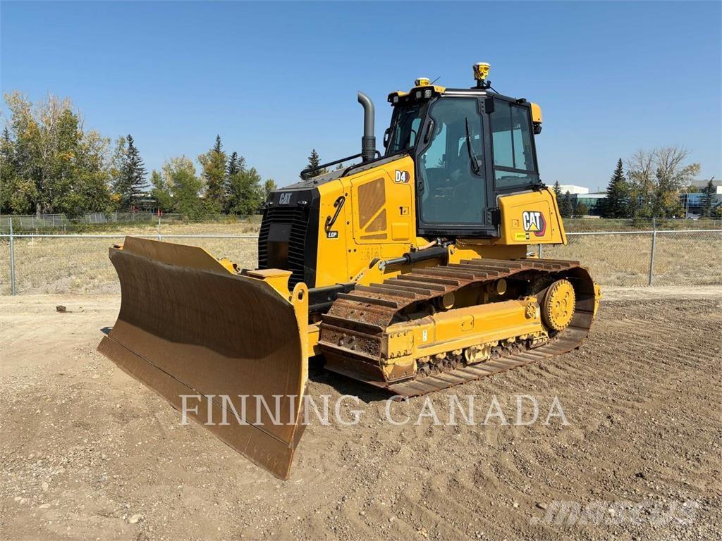 CAT D4-16 بلدوزرات مجنزرة