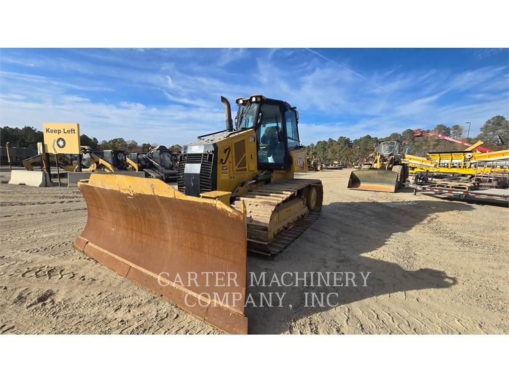 CAT D4-16 VP بلدوزرات مجنزرة