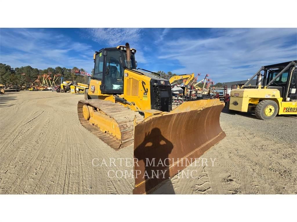 CAT D4-16 VP بلدوزرات مجنزرة
