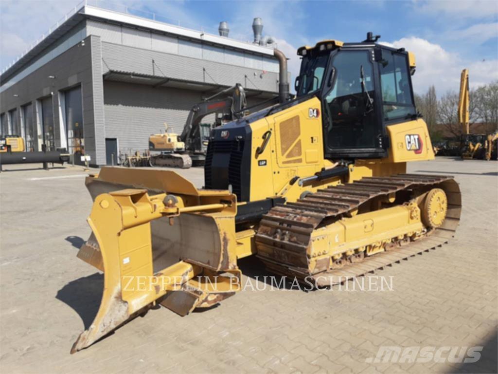 CAT D4-16A بلدوزرات مجنزرة