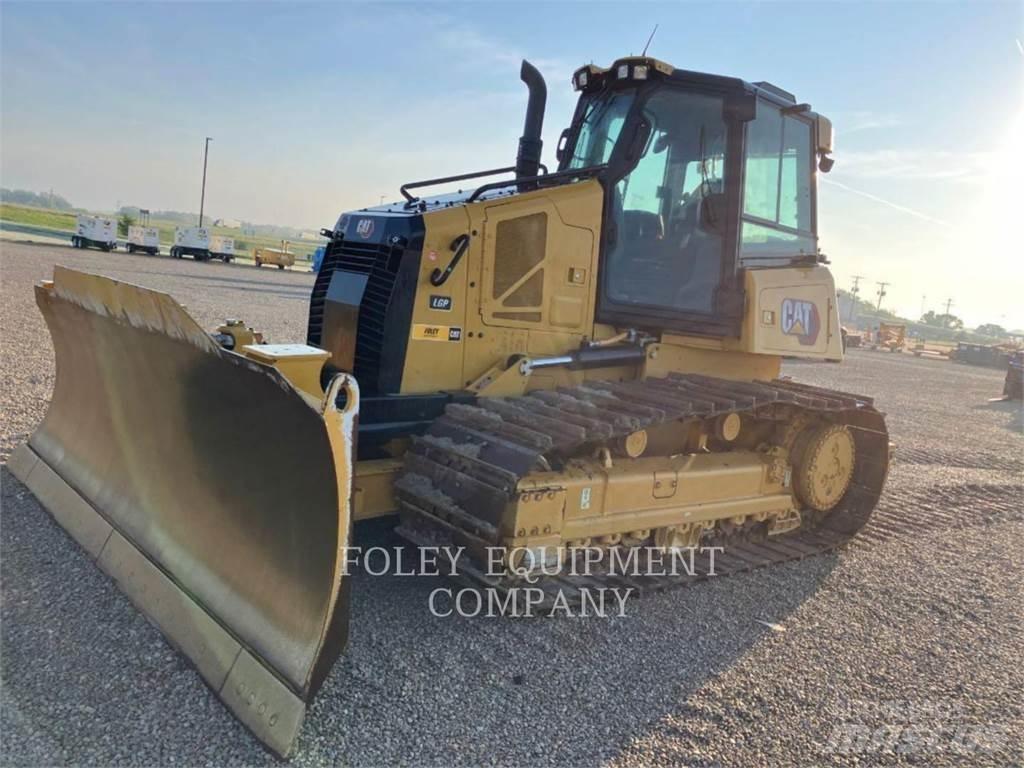 CAT D4-16LGVI بلدوزرات مجنزرة