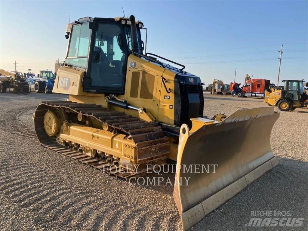 CAT D4-16LGVI بلدوزرات مجنزرة