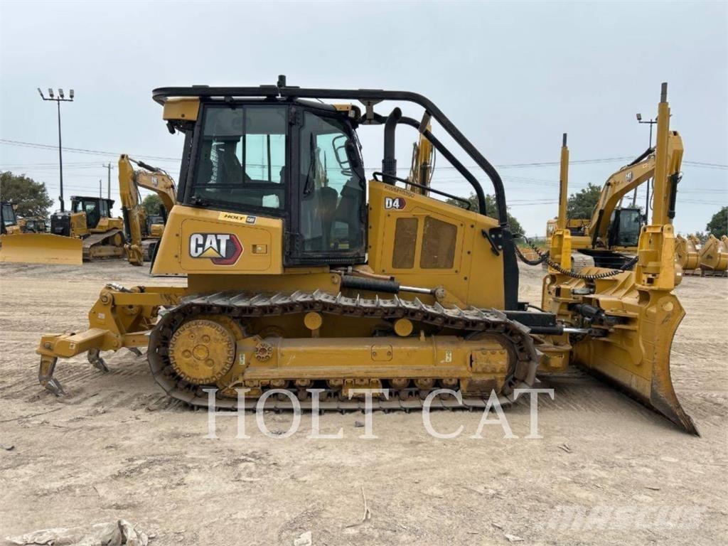 CAT D4 CAB3 بلدوزرات مجنزرة