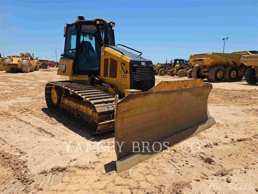 CAT D4 LGP بلدوزرات مجنزرة