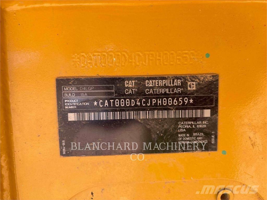 CAT D4 LGP بلدوزرات مجنزرة