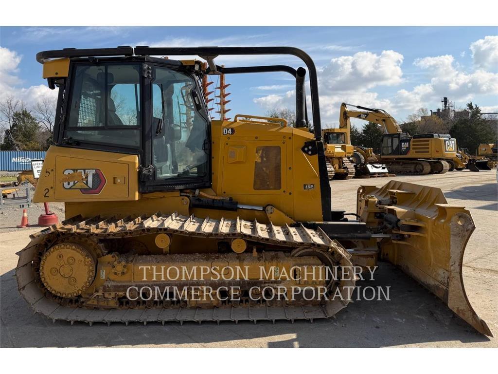 CAT D4 LGP بلدوزرات مجنزرة