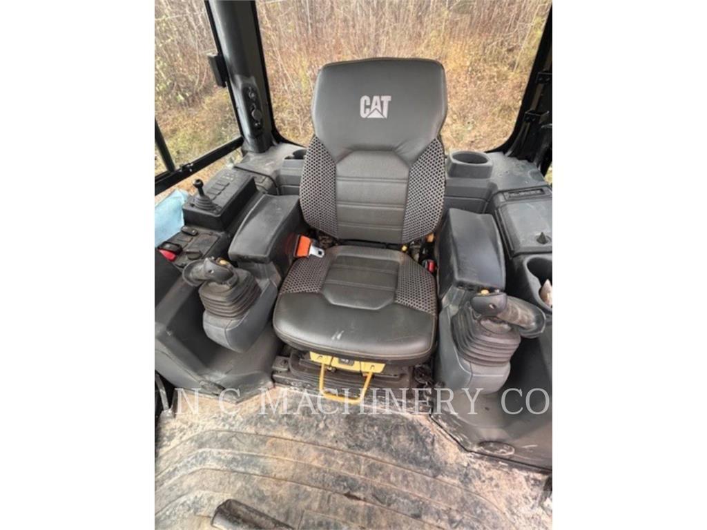 CAT D4 LGPVPAT بلدوزرات مجنزرة