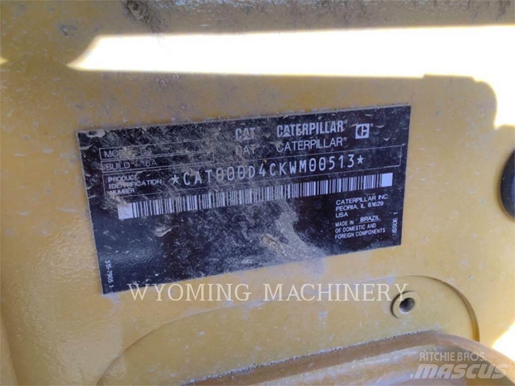CAT D4 VP بلدوزرات مجنزرة