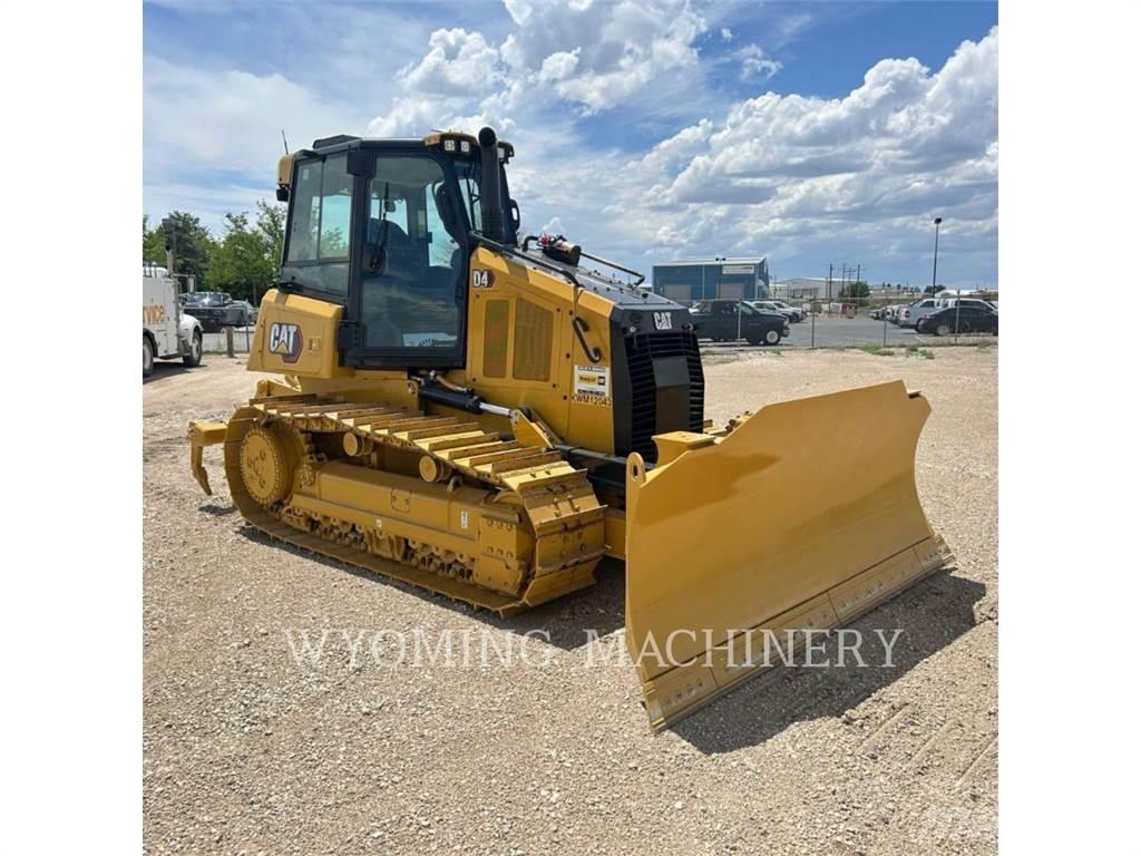 CAT D4 VP بلدوزرات مجنزرة