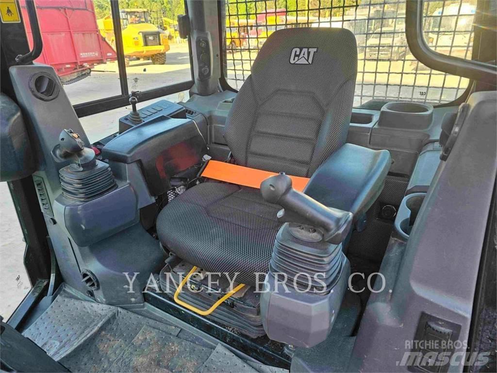 CAT D4 XL بلدوزرات مجنزرة
