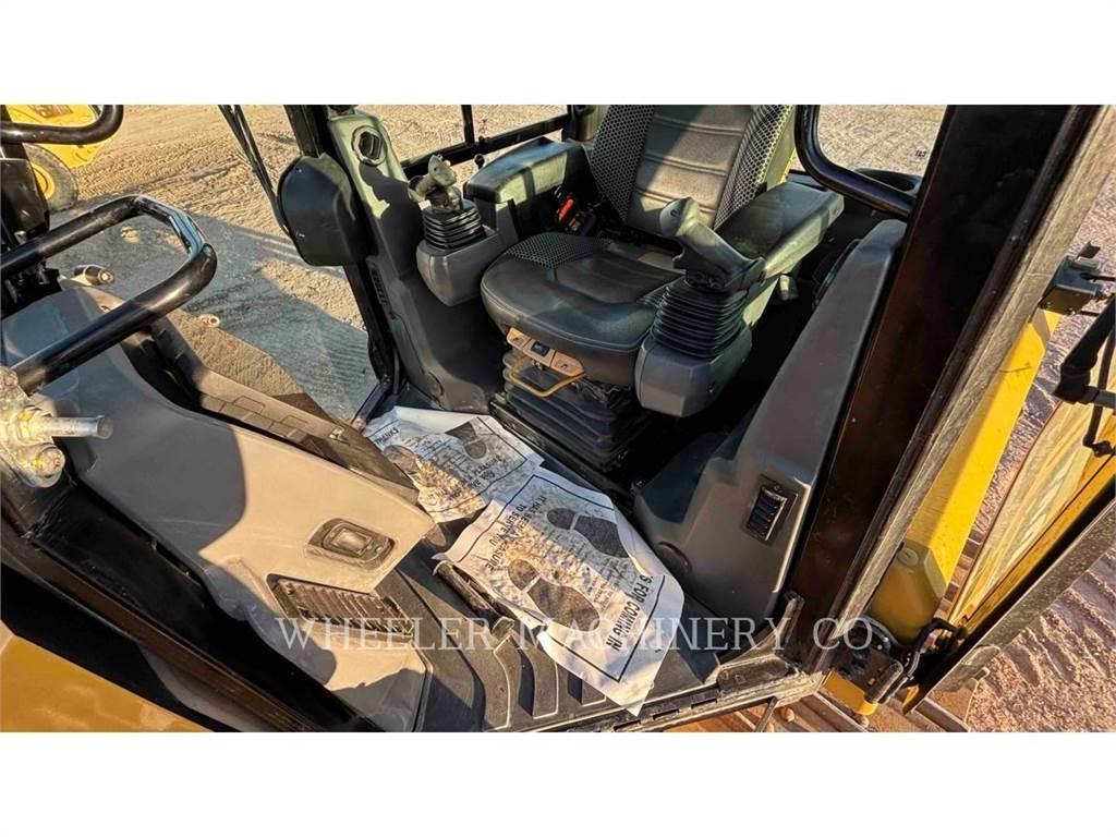 CAT D4 XL بلدوزرات مجنزرة