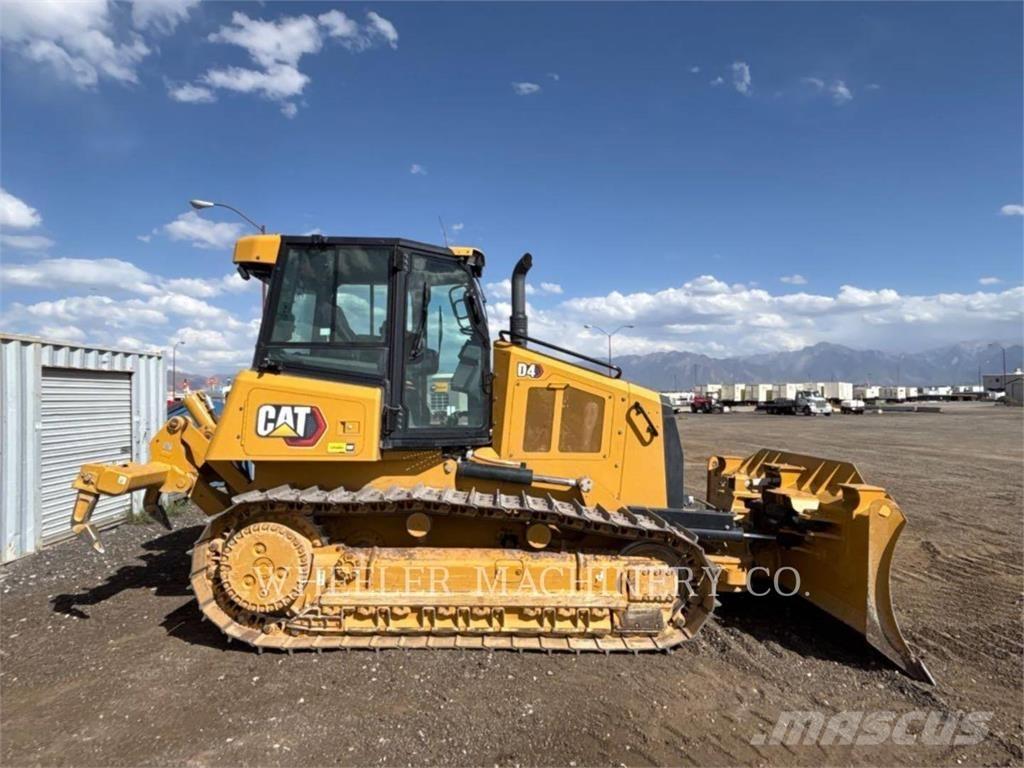 CAT D4 XL بلدوزرات مجنزرة