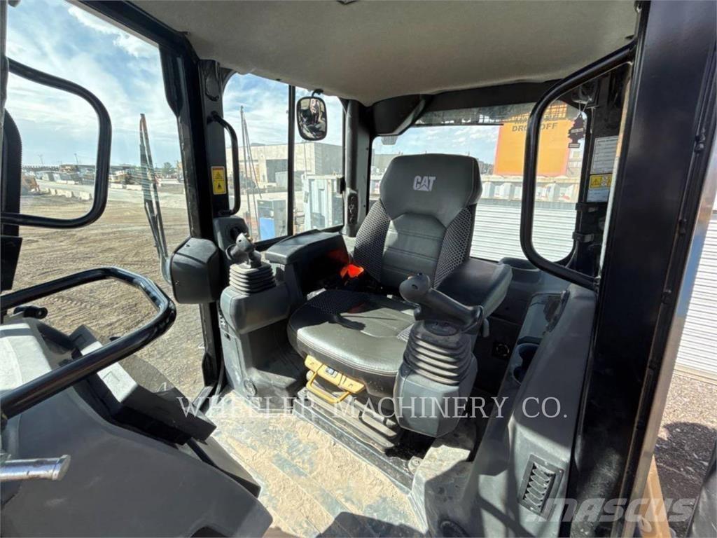 CAT D4 XL بلدوزرات مجنزرة