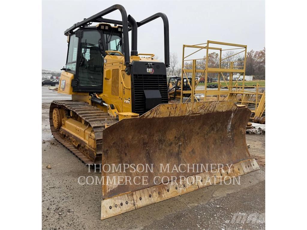 CAT D4 XL بلدوزرات مجنزرة