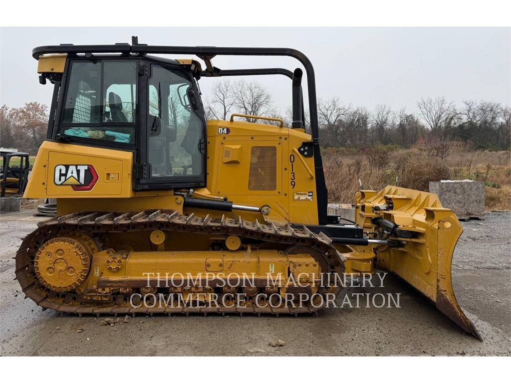 CAT D4 XL بلدوزرات مجنزرة