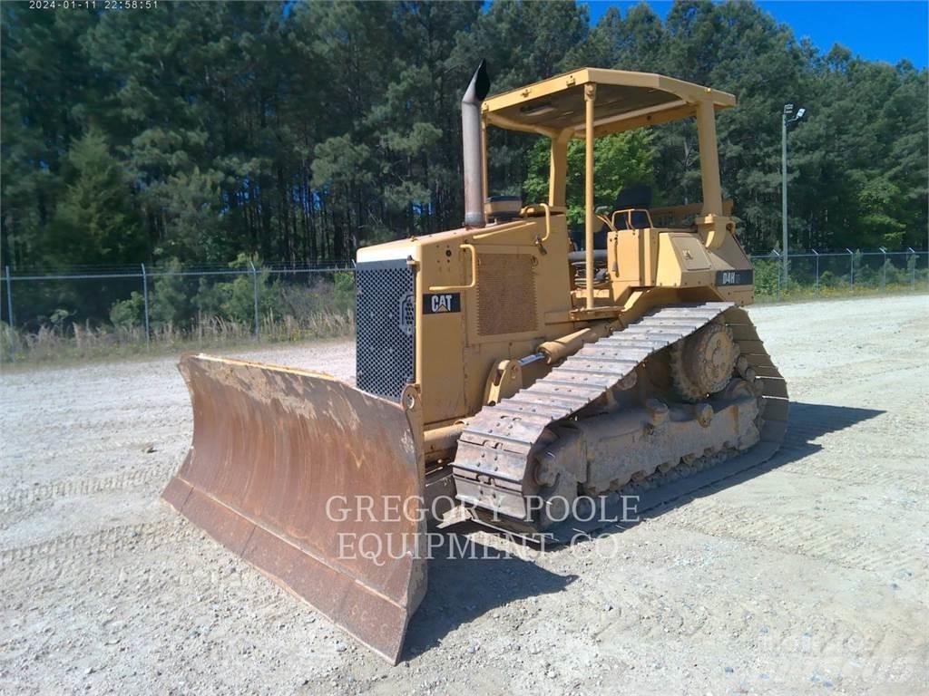 CAT D4HIIIXL بلدوزرات مجنزرة