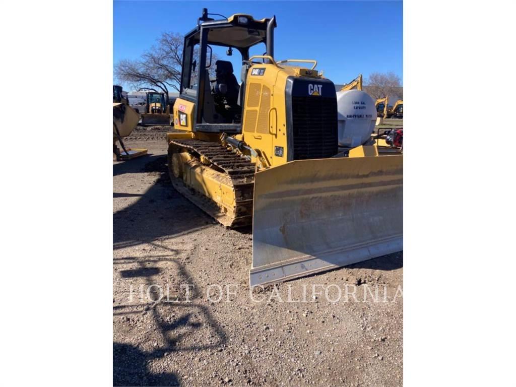 CAT D4K2 بلدوزرات مجنزرة