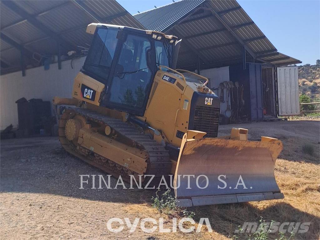 CAT D4K2 بلدوزرات مجنزرة