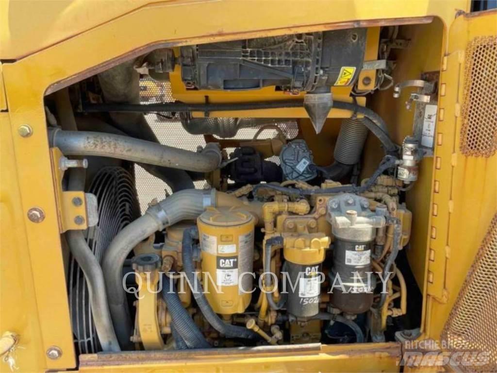 CAT D4K2 XL بلدوزرات مجنزرة