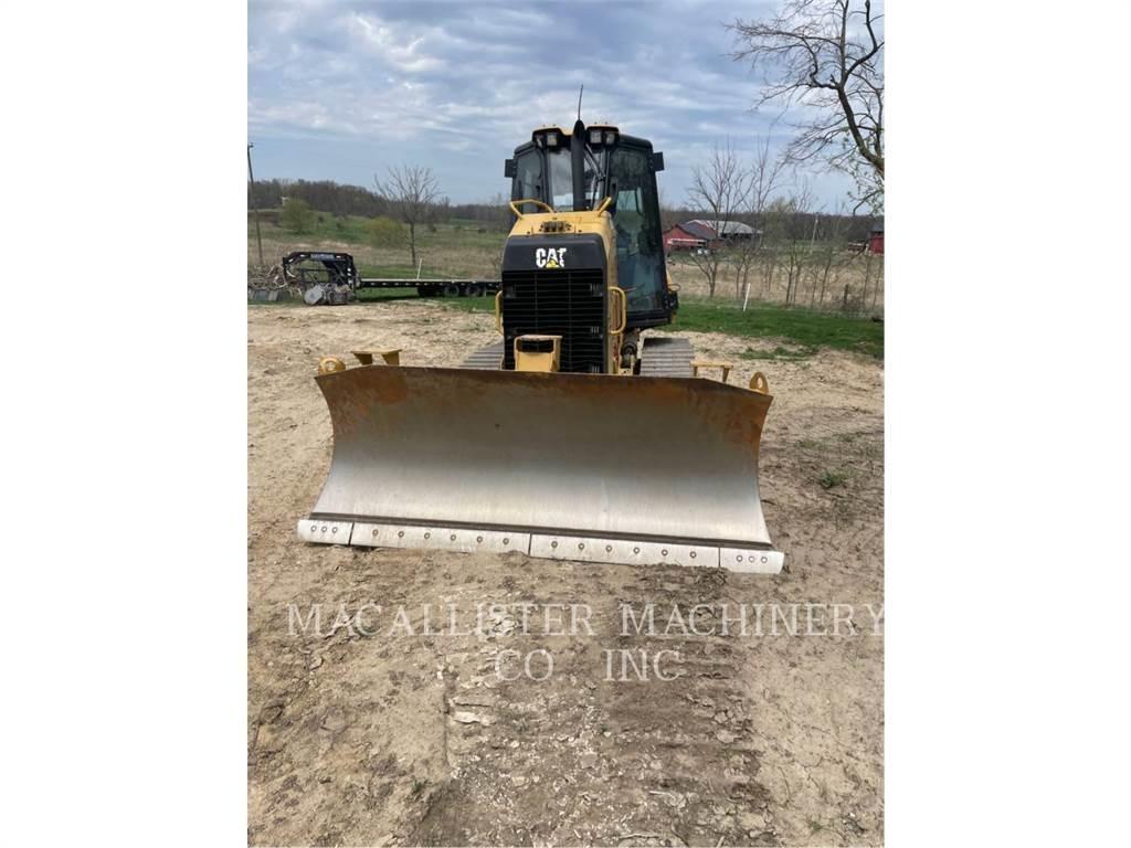 CAT D4K2 XL بلدوزرات مجنزرة