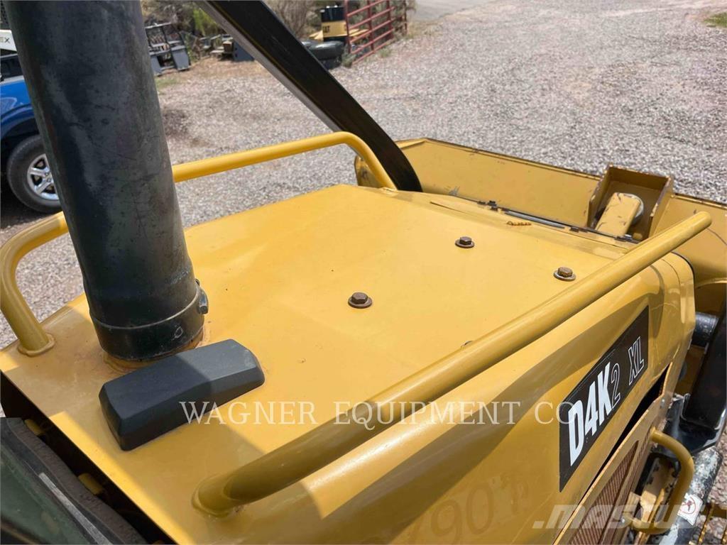 CAT D4K2 XL بلدوزرات مجنزرة