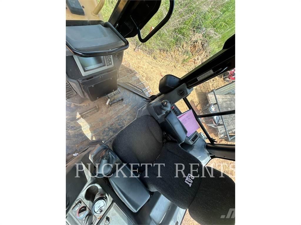 CAT D4K2LGP بلدوزرات مجنزرة