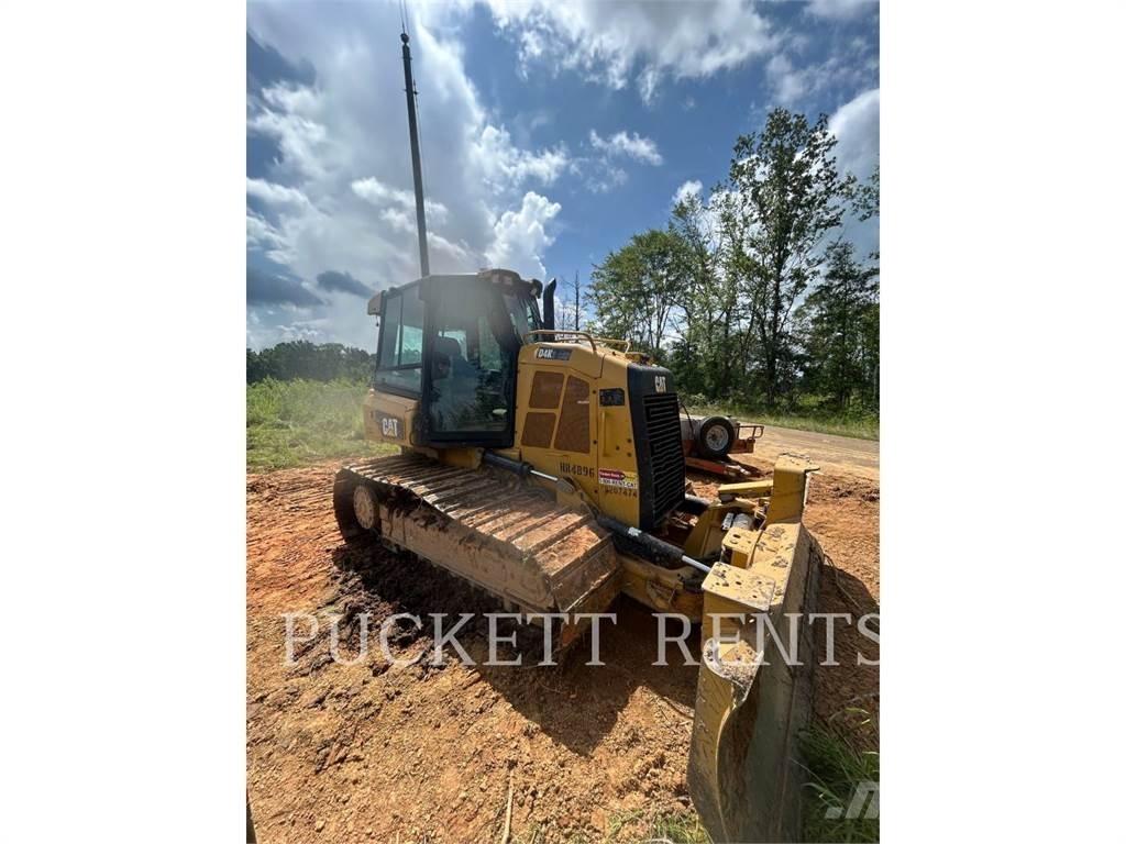 CAT D4K2LGP بلدوزرات مجنزرة