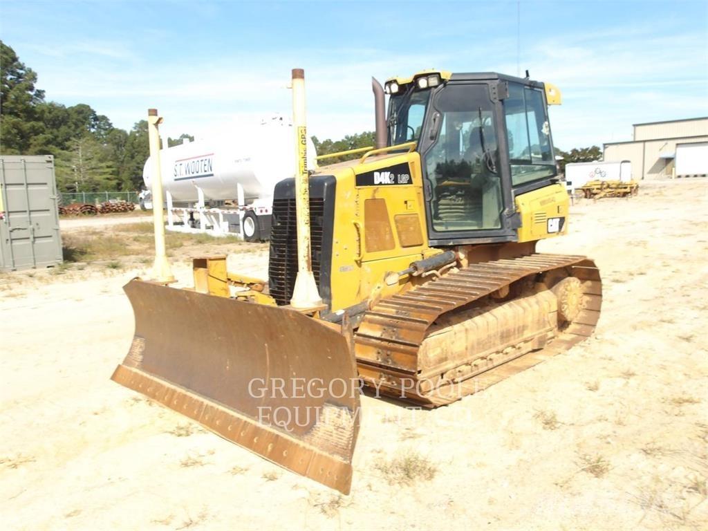 CAT D4K2LGP بلدوزرات مجنزرة