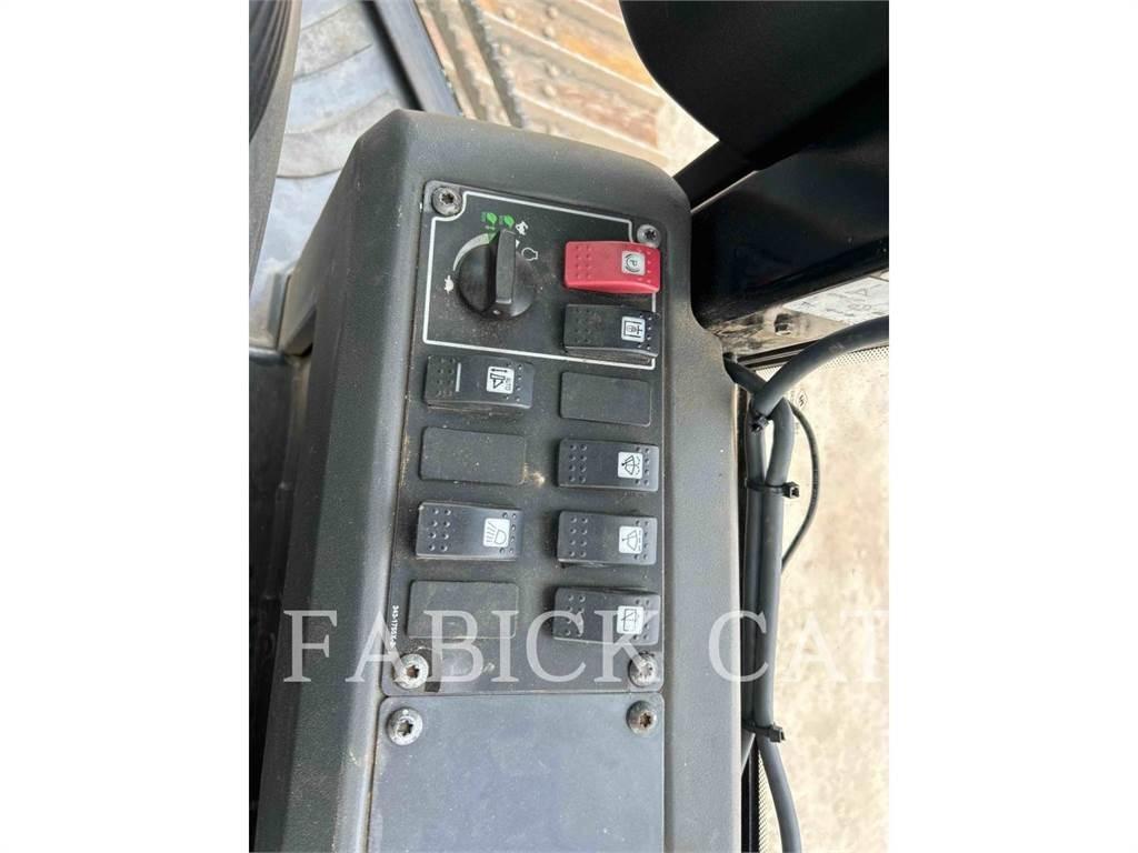 CAT D4K2LGPARO بلدوزرات مجنزرة