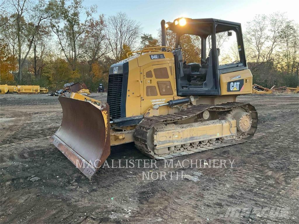 CAT D4K2X 4F بلدوزرات مجنزرة