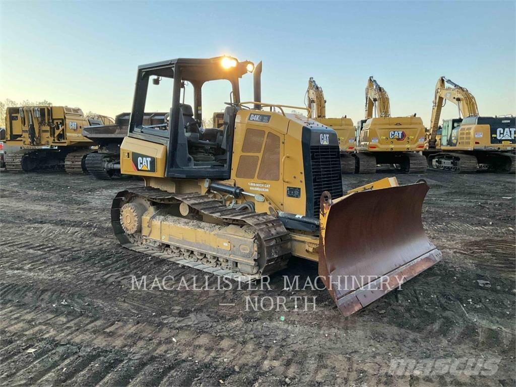 CAT D4K2X 4F بلدوزرات مجنزرة