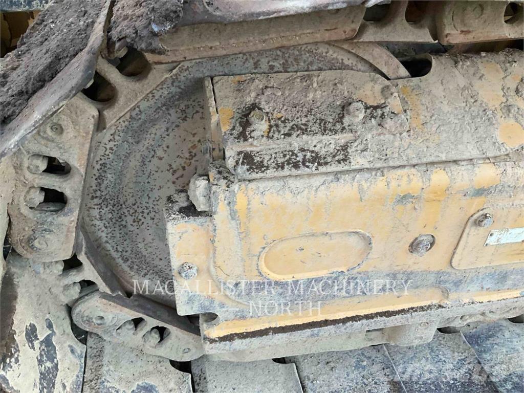 CAT D4K2X 4F بلدوزرات مجنزرة