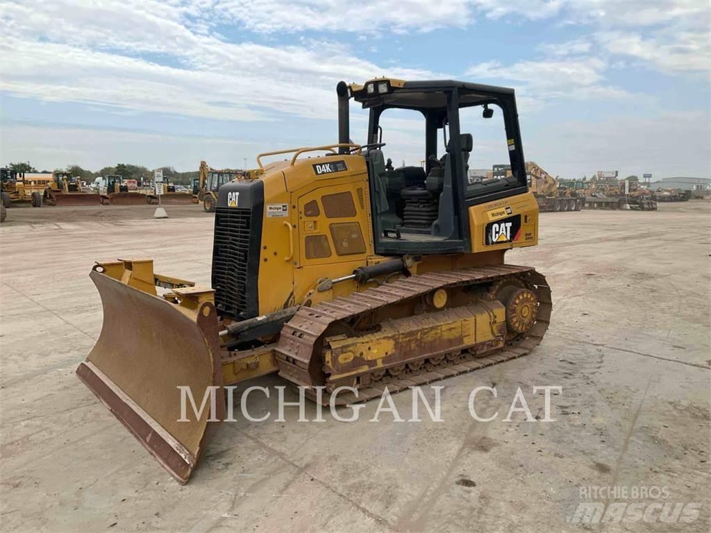 CAT D4K2X Z2 بلدوزرات مجنزرة