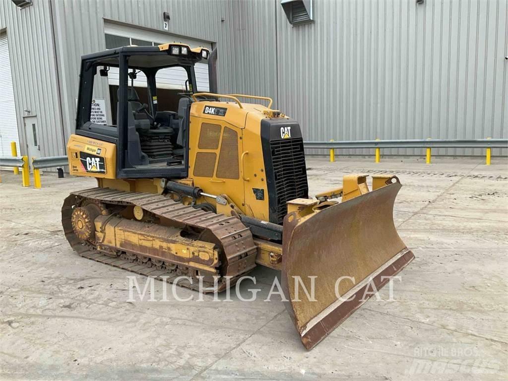 CAT D4K2X Z2 بلدوزرات مجنزرة