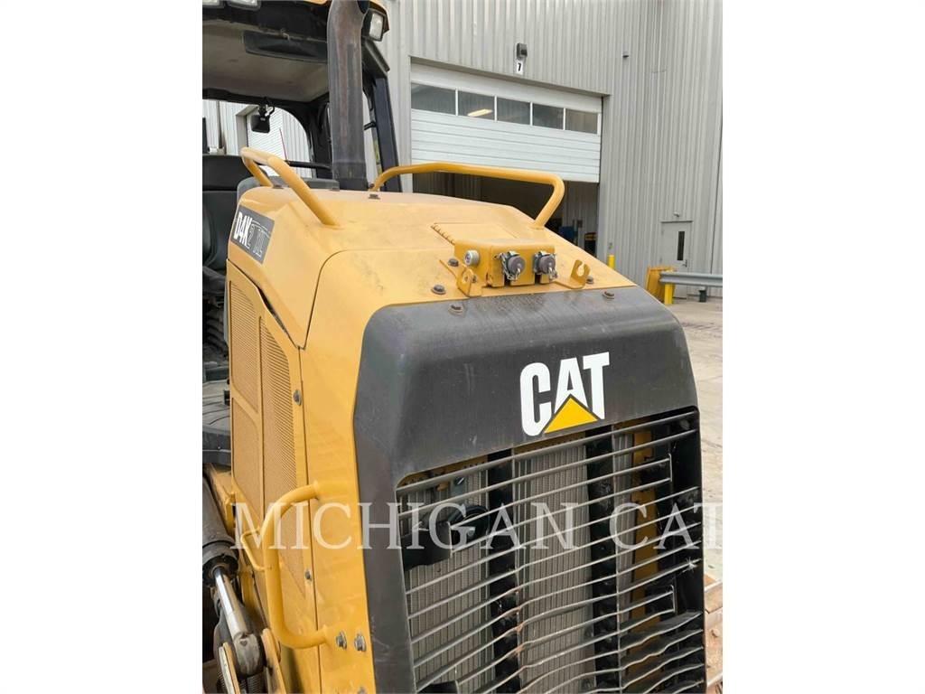 CAT D4K2X Z2 بلدوزرات مجنزرة